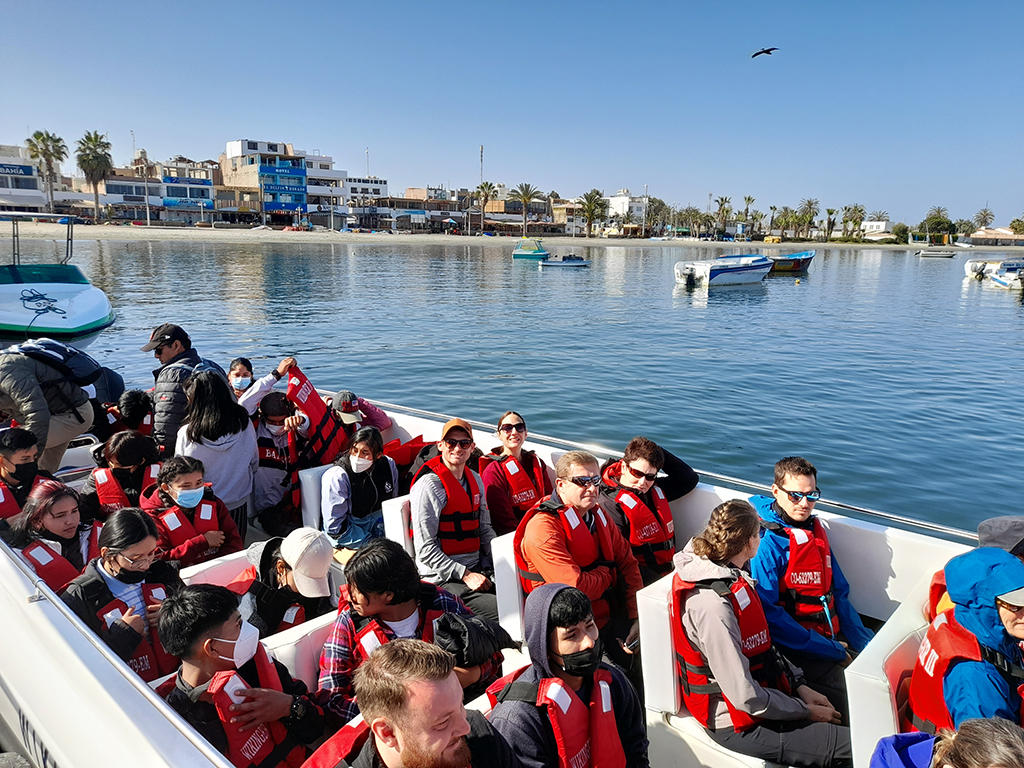 PARACAS, NAZCA LINES AND HUACACHINA FULL DAY TOUR